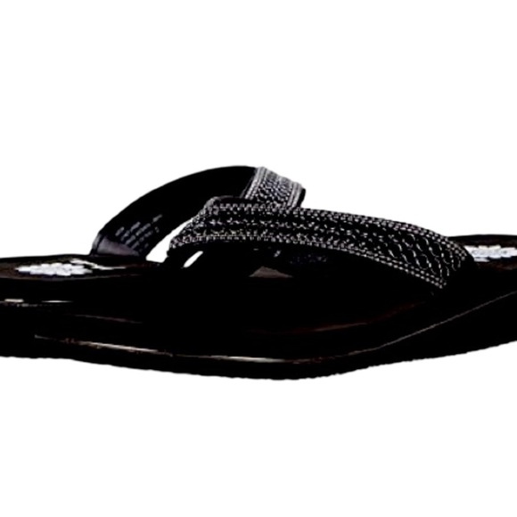 Yellow box flip flops Haylin color black medium width. NEW IN BOX - Picture 7 of 7